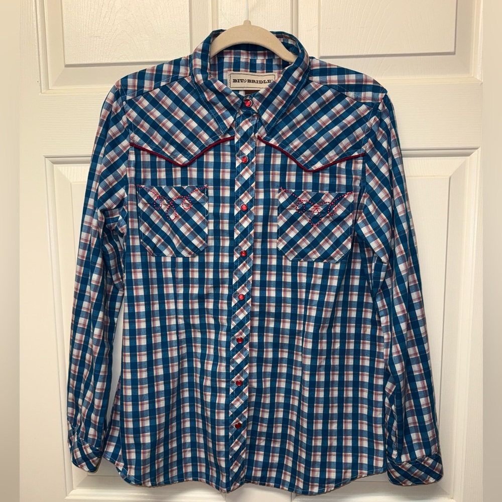 Bit & Bridle Size Medium cowgirl shirt. Pink button snaps. used condition